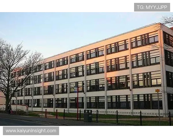 布拉德福德俱乐部周边经济文化发展与社区互动全景解析